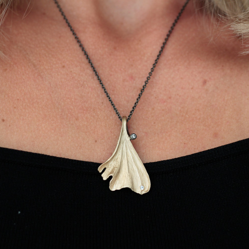 Ginza Ginkgo Leaf Necklace - Bronze