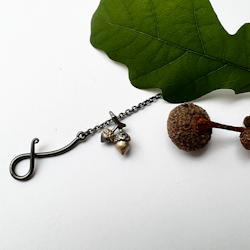 Tiny Acorn Bracelet - Bronze