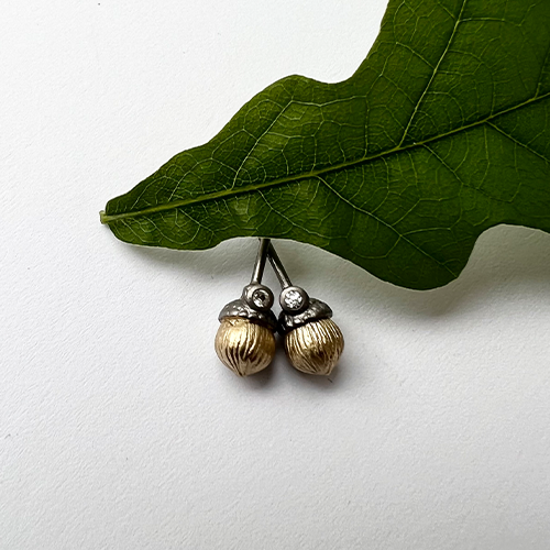 Golden acorn Earrings, bronze