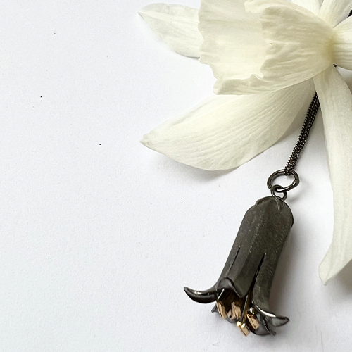 Delicious Flowers halskæde - Oxideret sølv - Guldsmed Malmø - Unikke  smykker - Lotta Jewellery