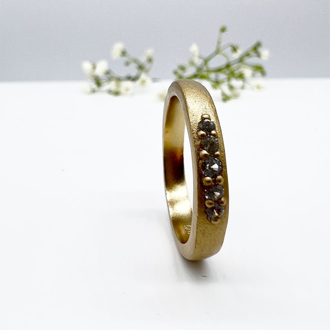 Misty Forest "Water" Ring -  18K naturlig hvidguld