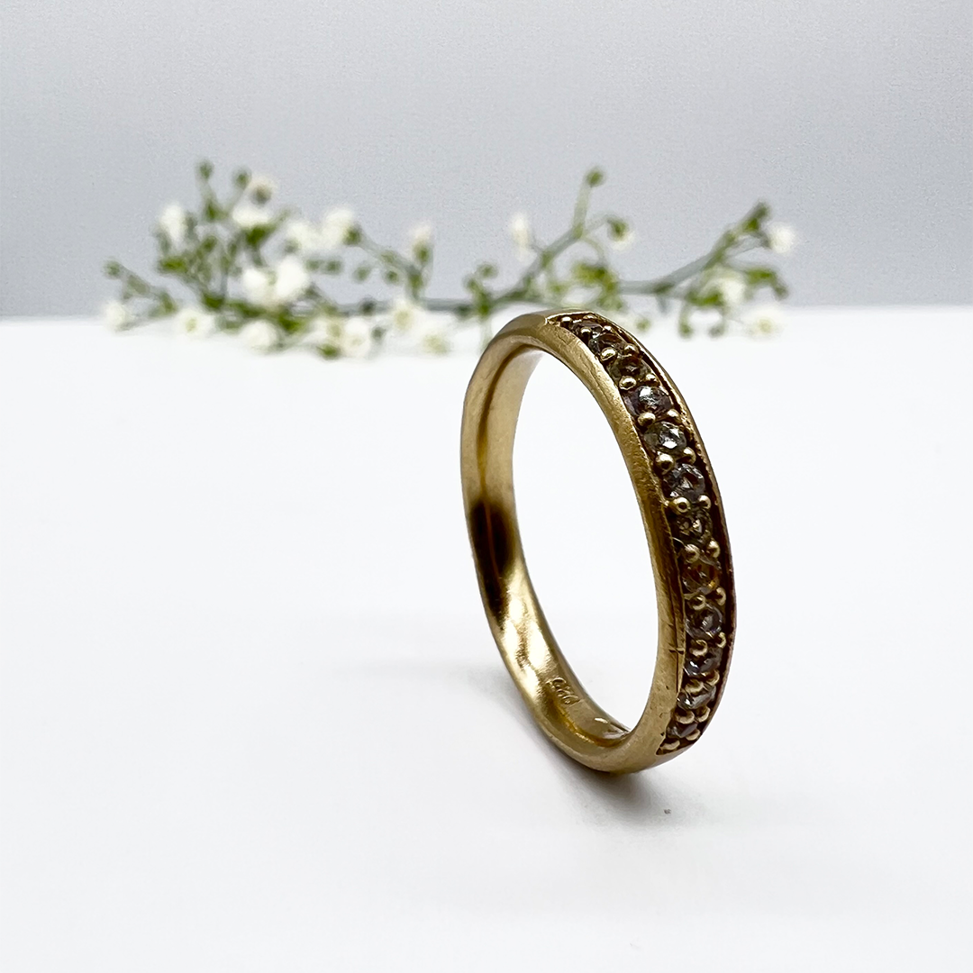 Misty Forest Sparkling Ring – 18 Karat natürliches Weißgold