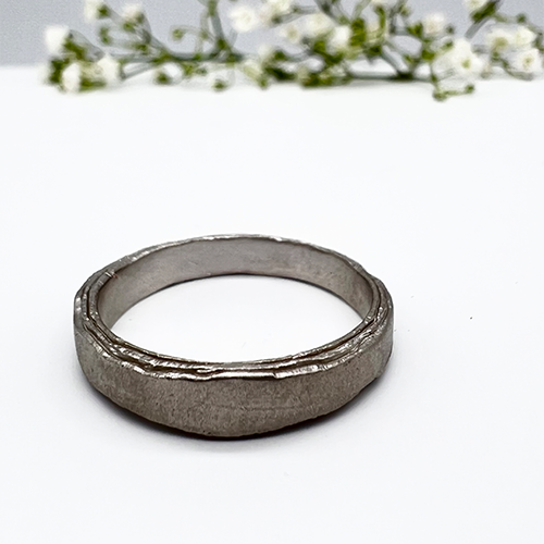 Misty Forest Rustic Mens Ring - 18 Karat Weißgold mit Rhodium