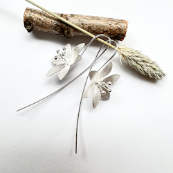 Sleek Flower Earrings - Silver