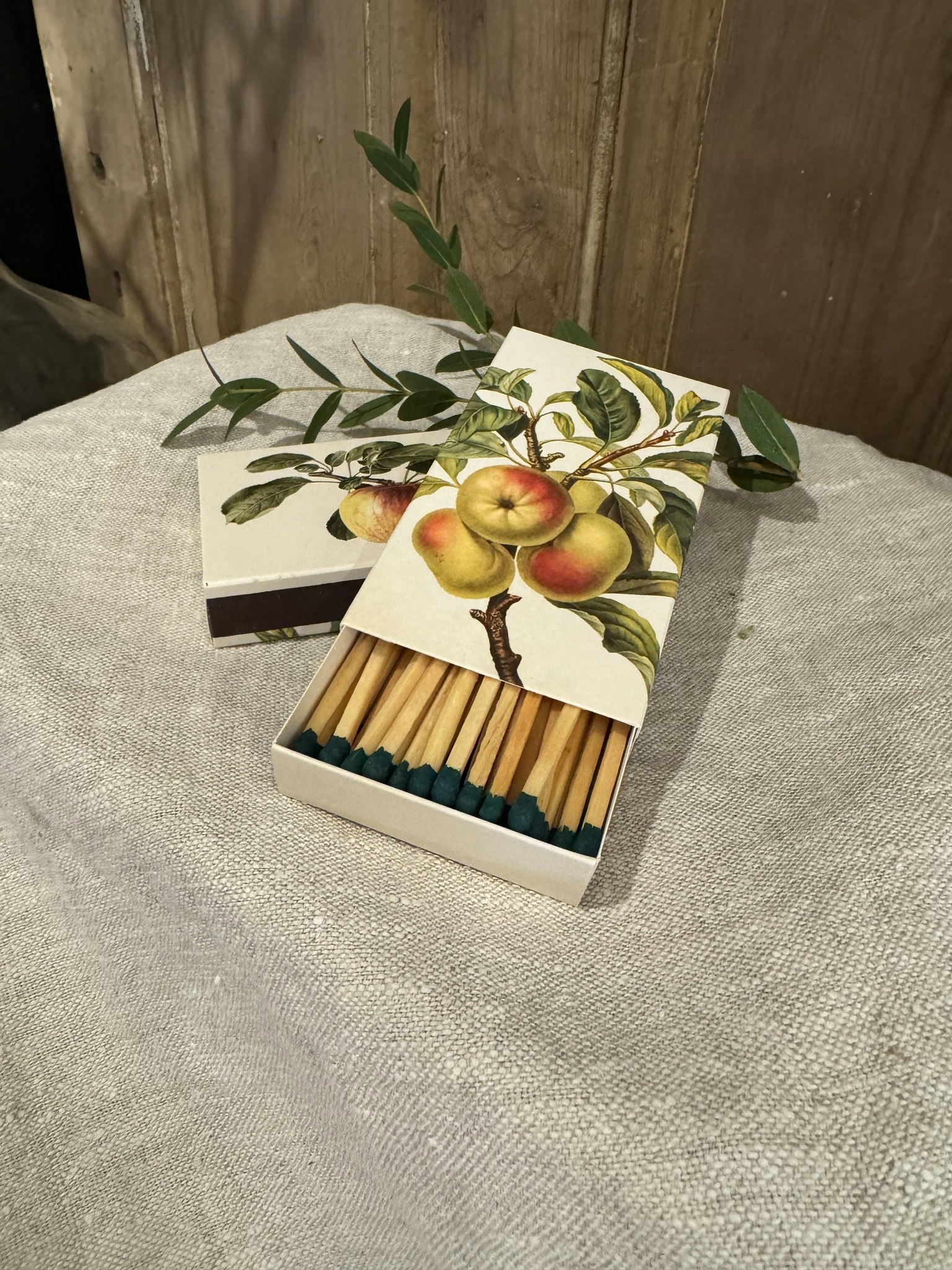 Tändstickor med äpple