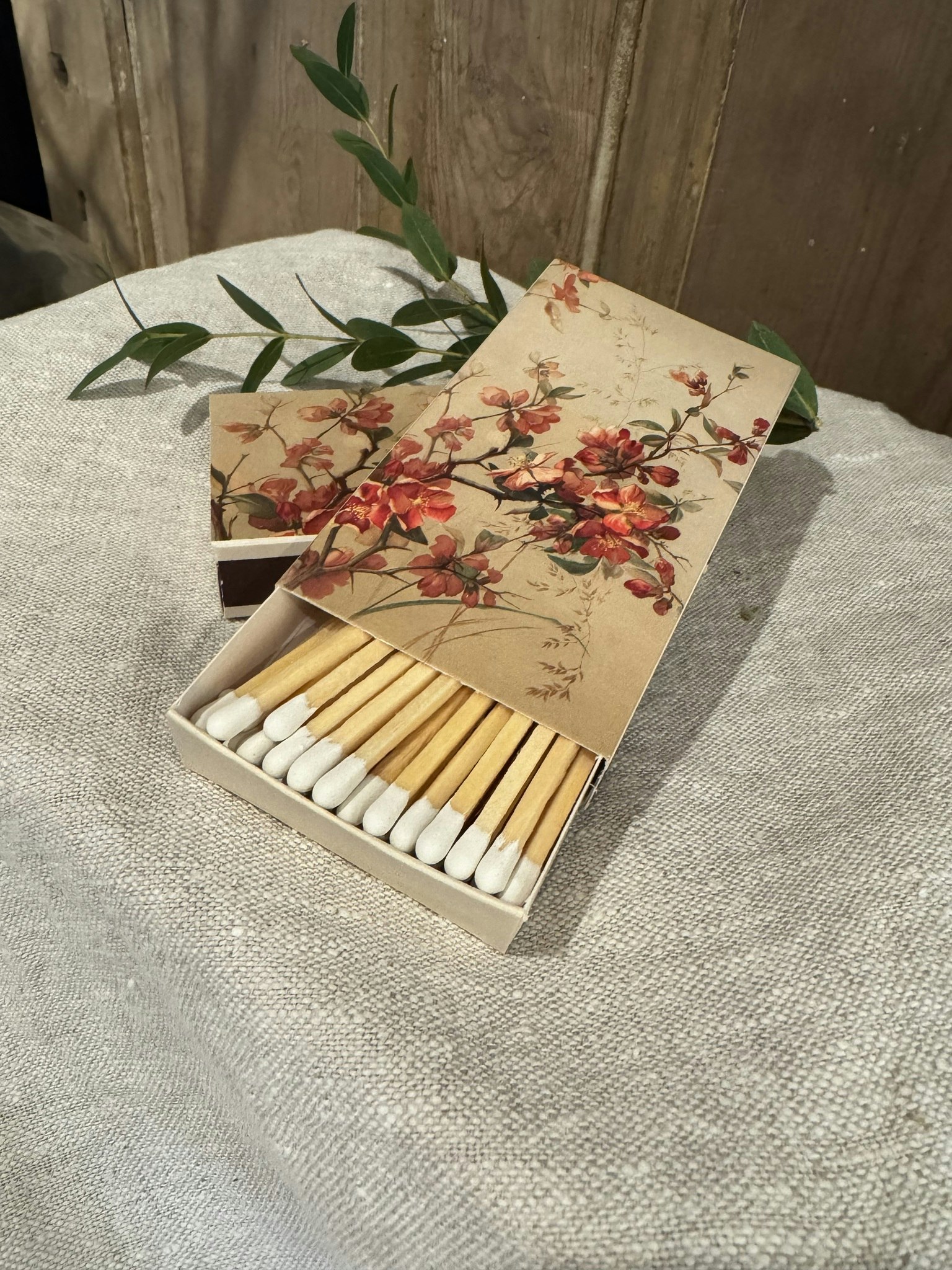 Tändstickor med rosenkvitten