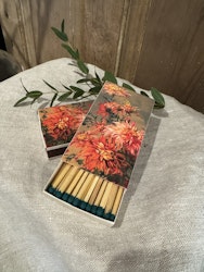 Tändstickor med höst dahlia