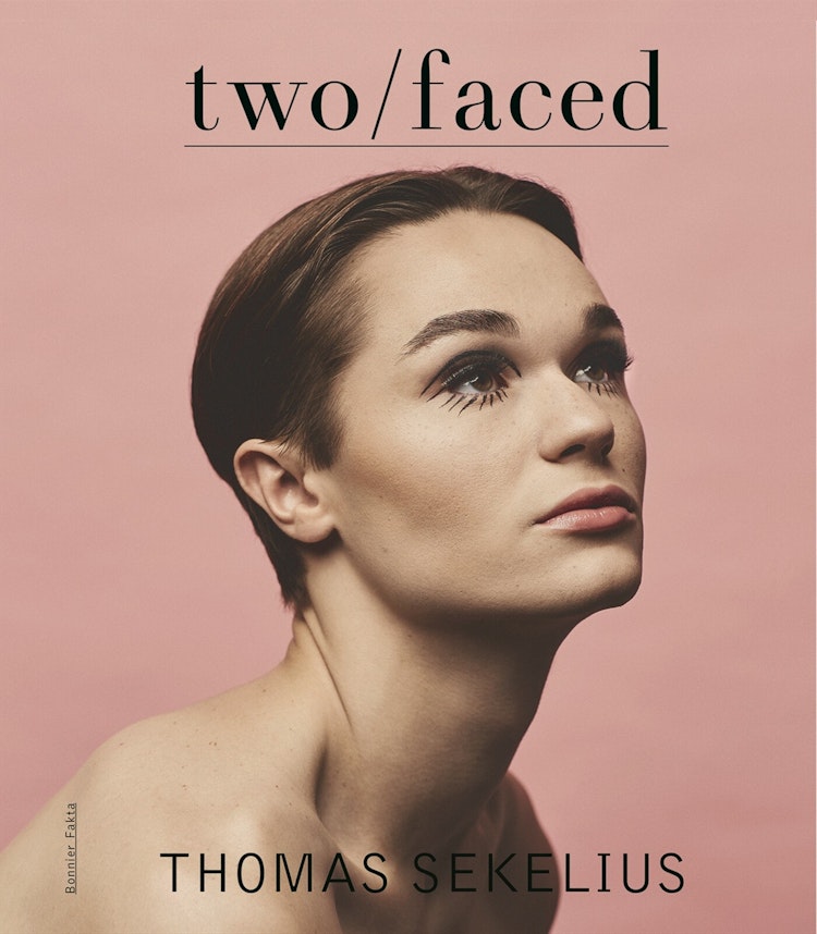 Two faced - finns i Rutströms bokhandel