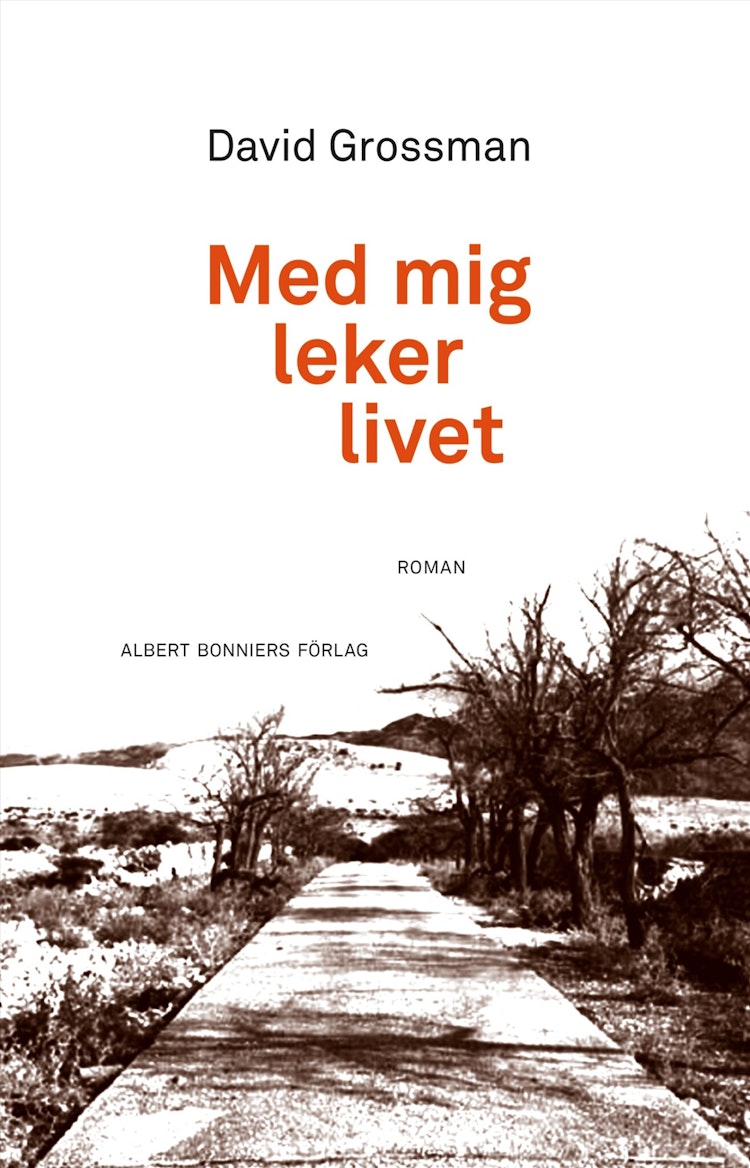 Med mig leker livet - finns i Rutströms bokhandel