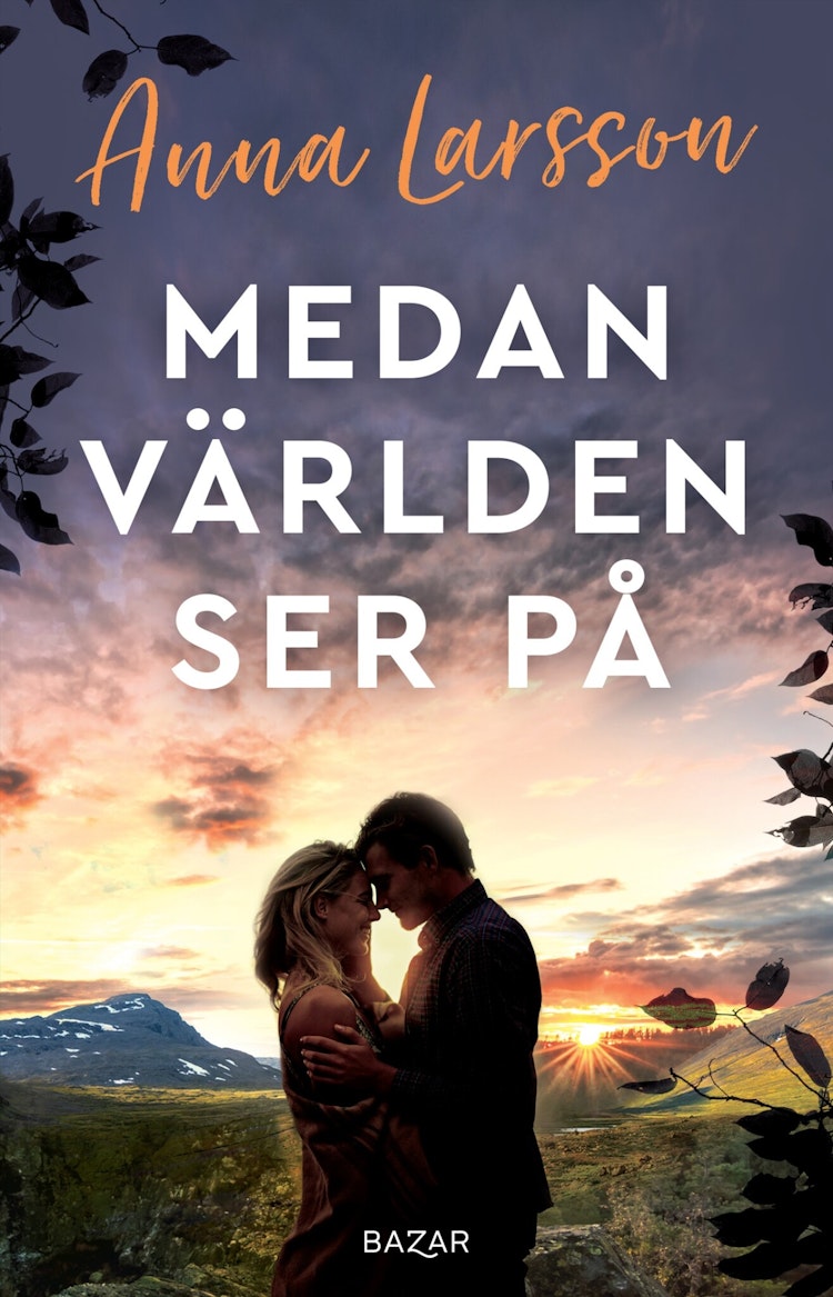 Medan världen ser på - finns i Rutströms bokhandel