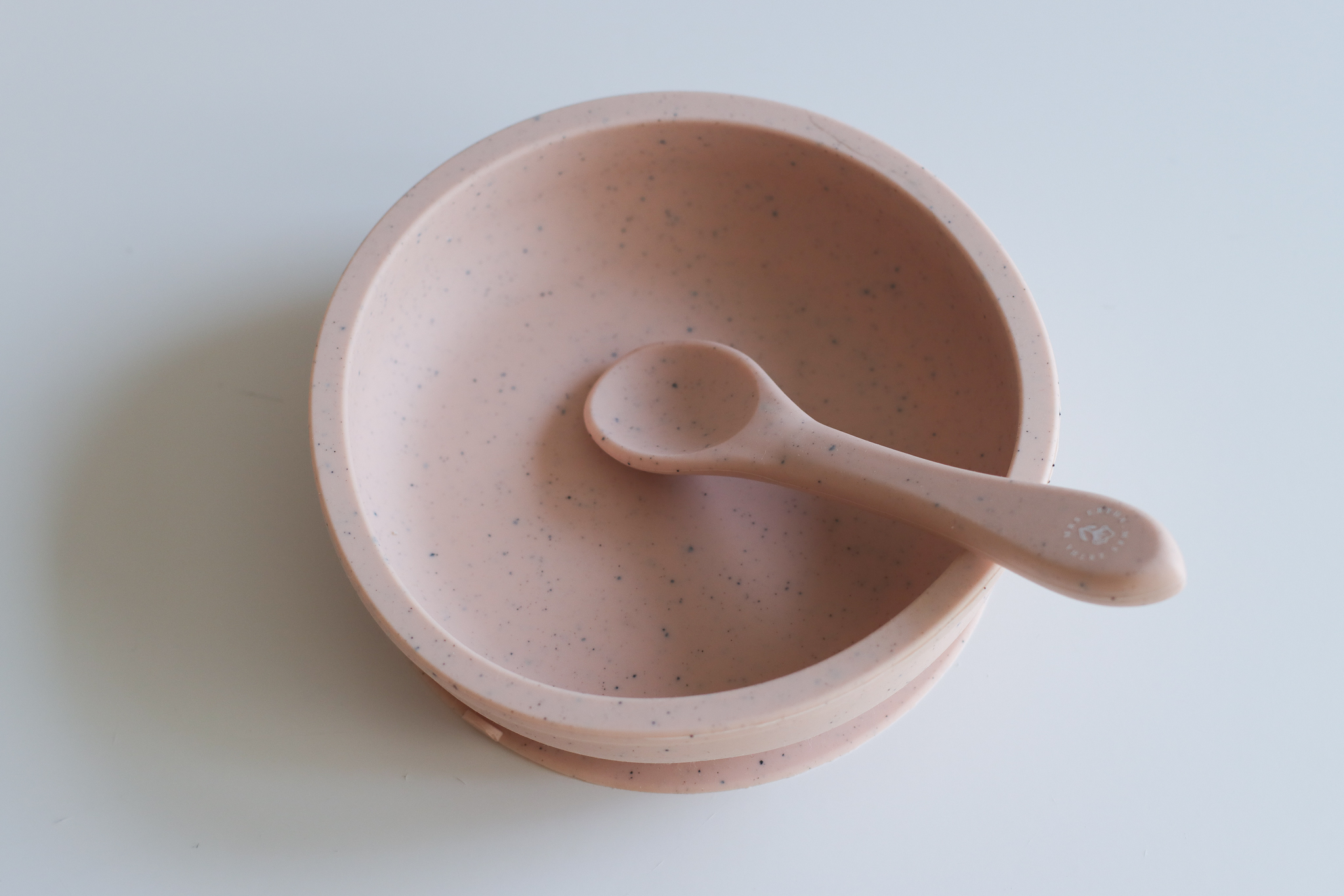 Silicone bowl + spoon – Blush speckle