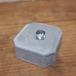 Vit Bergskristall kuddslipad med checkerboard 8mm