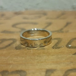 Ring med text, medium