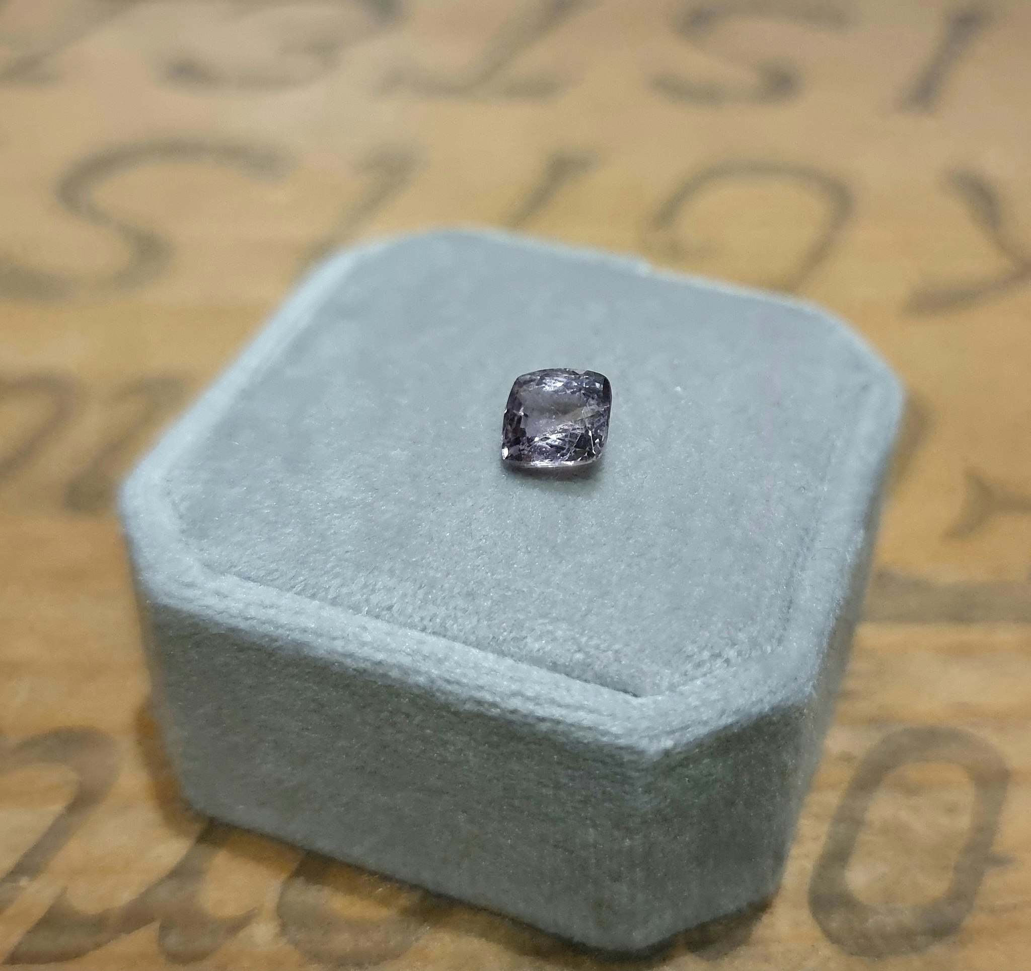 Ljus violett spinell 6,7x6,5mm