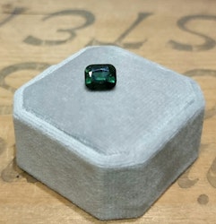 Grön turmalin kuddslipad 8,6x7mm