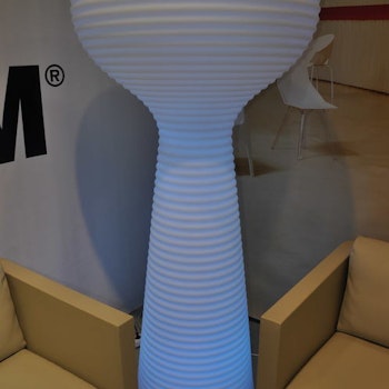 Golvlampa, Vondom Blom Lamp RGB LED - Eugeni Quitllet