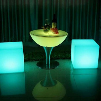 LED Lounge Set - 2 kuber + bord