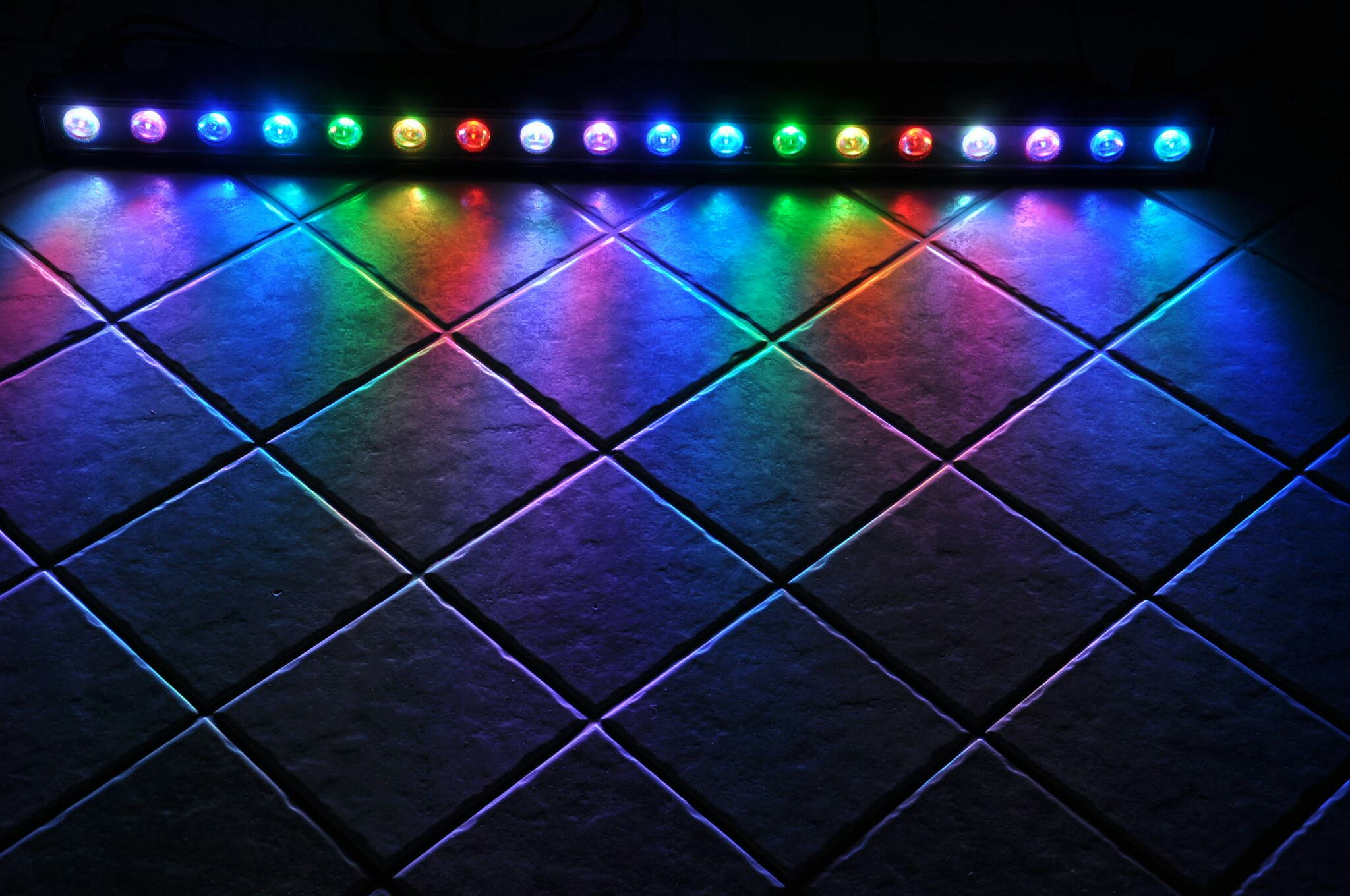 Hyr Mega Tri Bar 18 x LEDs 3W Wallwasher - 1 meter