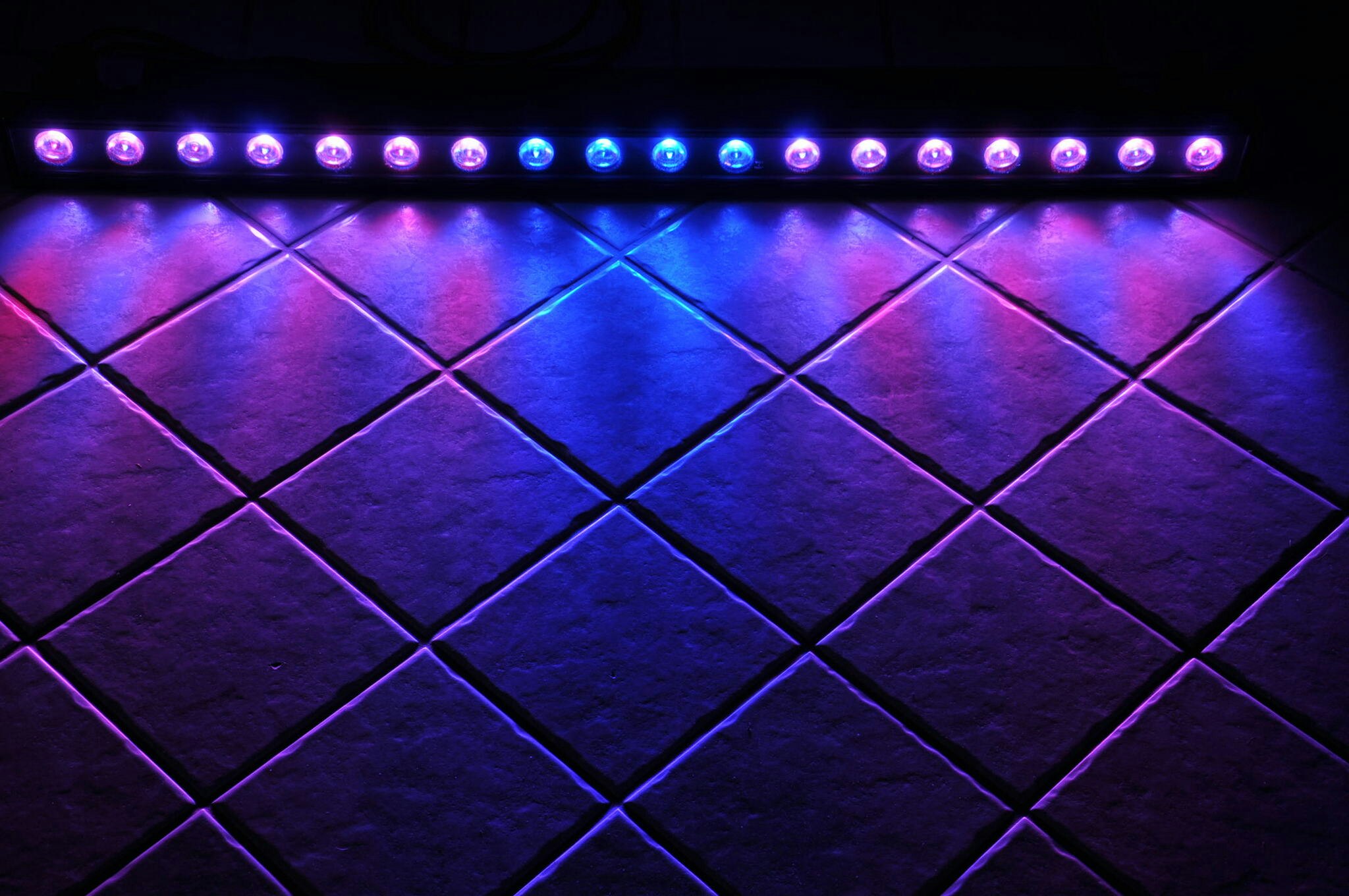 Hyr Mega Tri Bar 18 x LEDs 3W Wallwasher - 1 meter