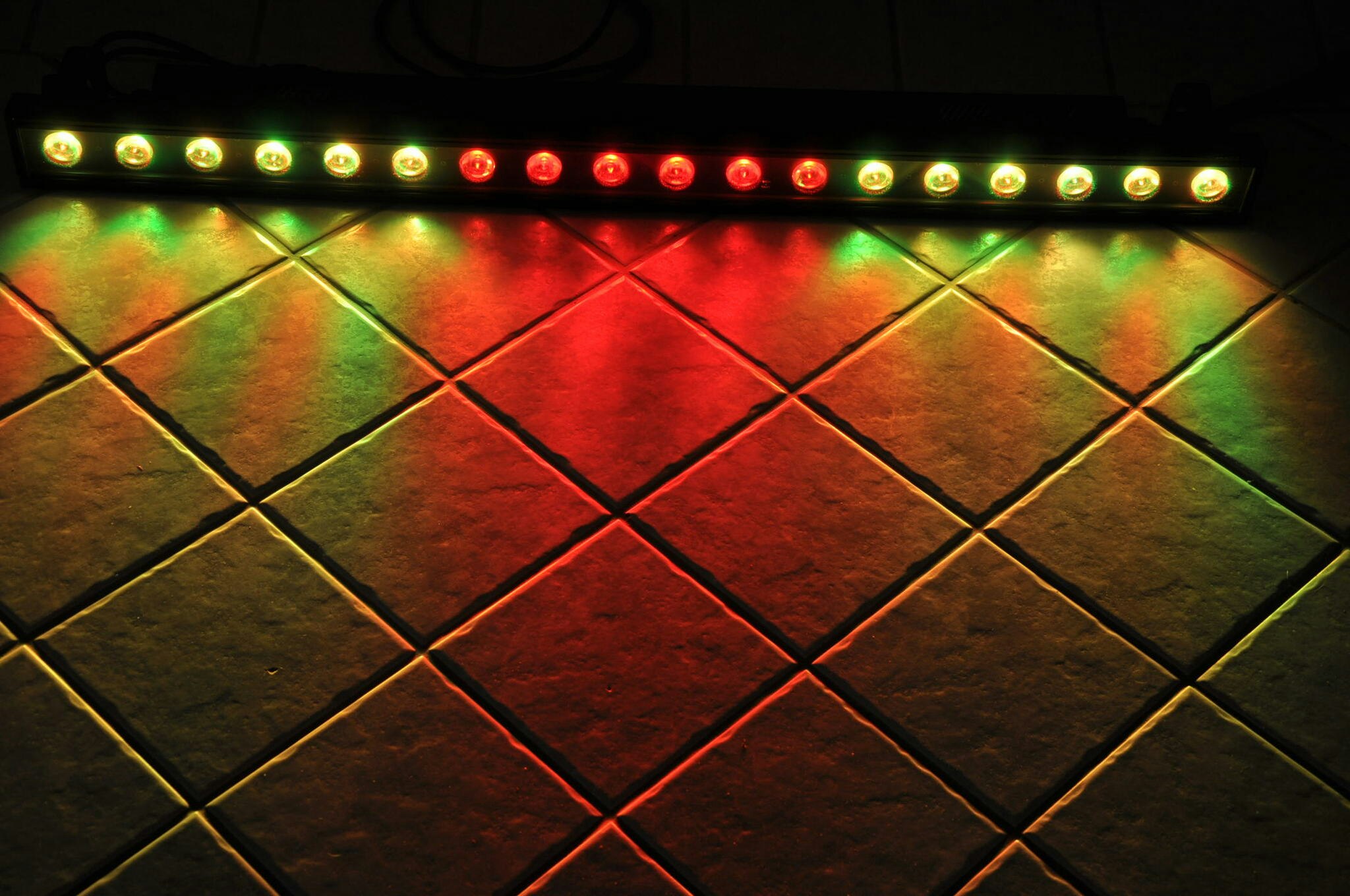 Hyr Mega Tri Bar 18 x LEDs 3W Wallwasher - 1 meter