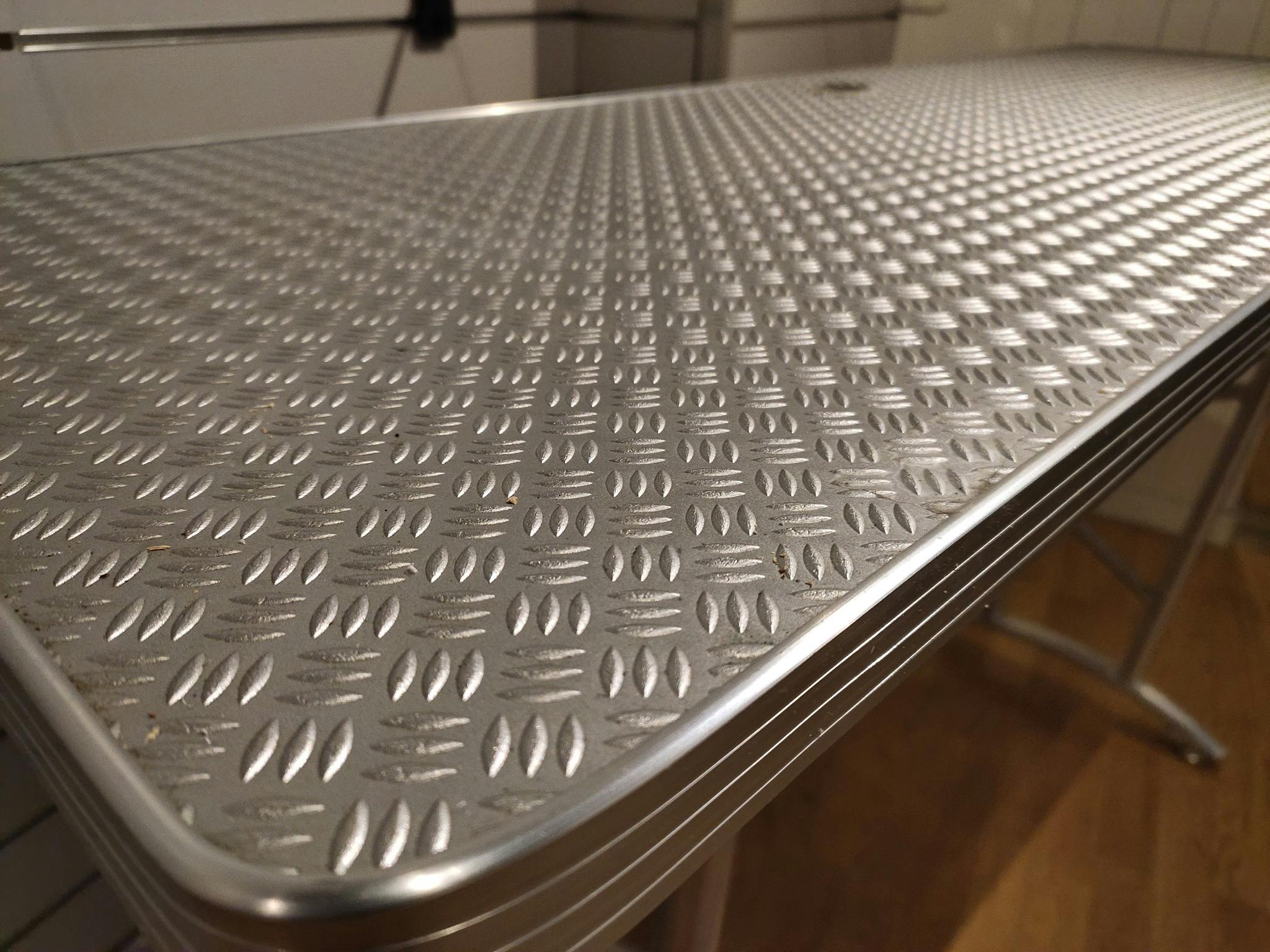 Hyr ståbord i aluminium-look - 150 x 50 cm