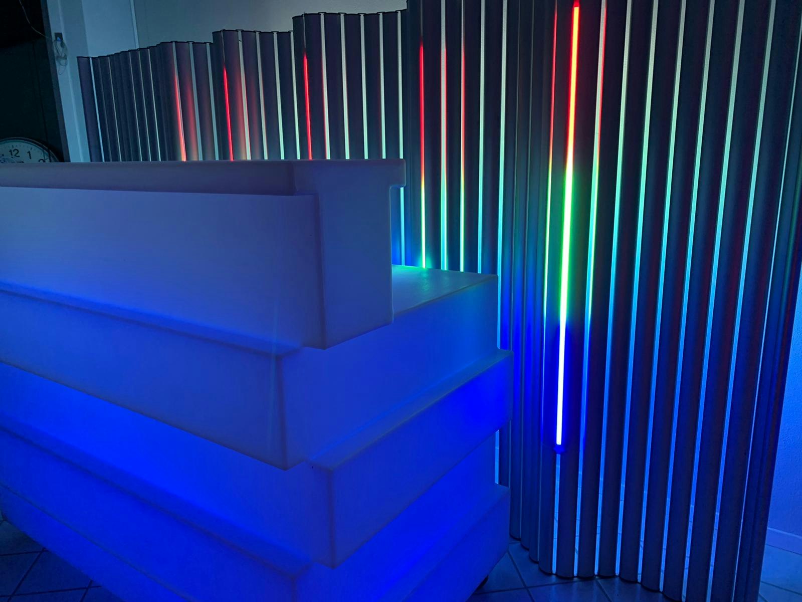 Hyr Pedrali Tetris bardisk med iskylare - Uppladdningsbar Multi LED