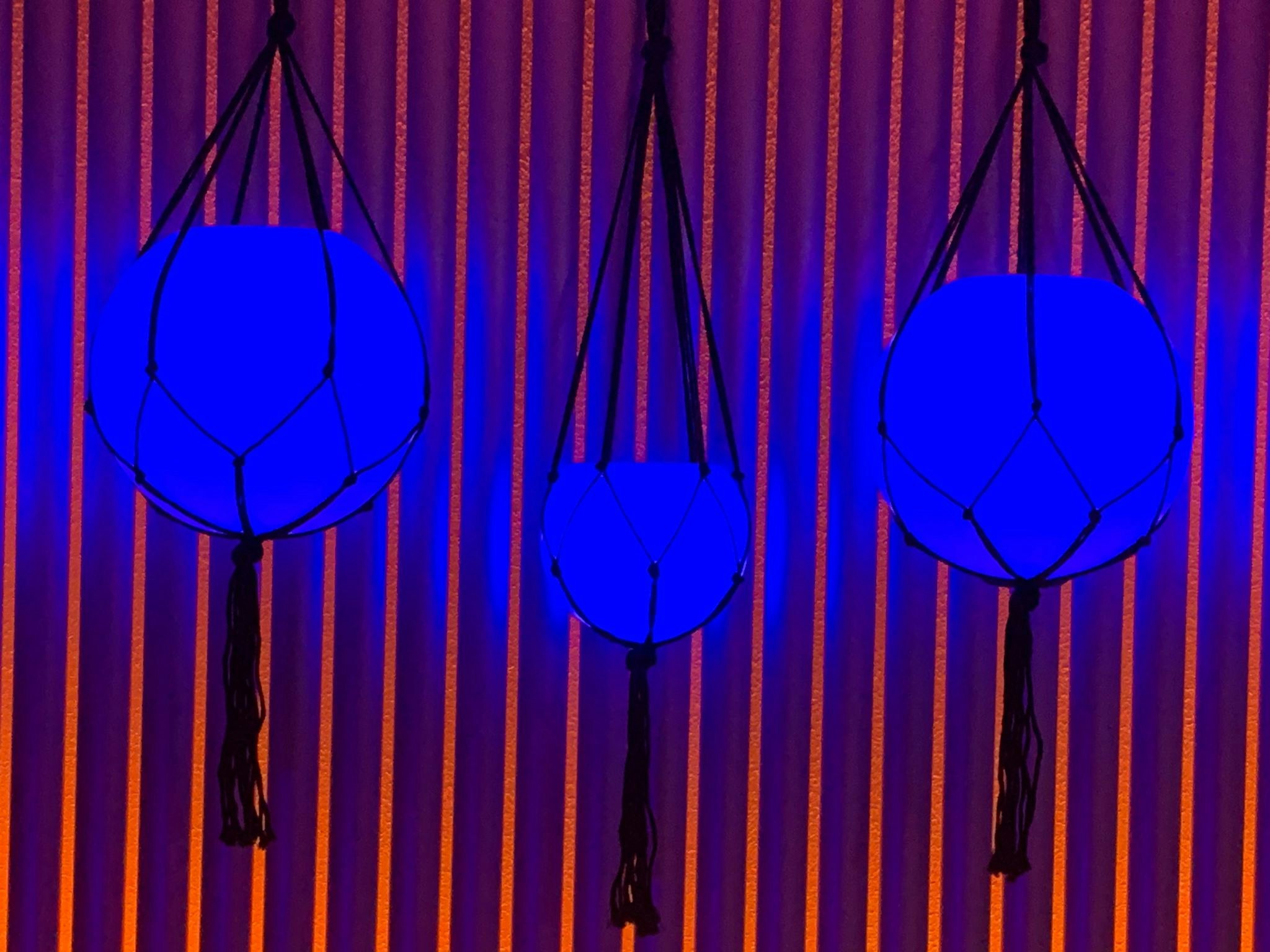 Hyr hängande LED bollar i nät - Uppladdningsbara