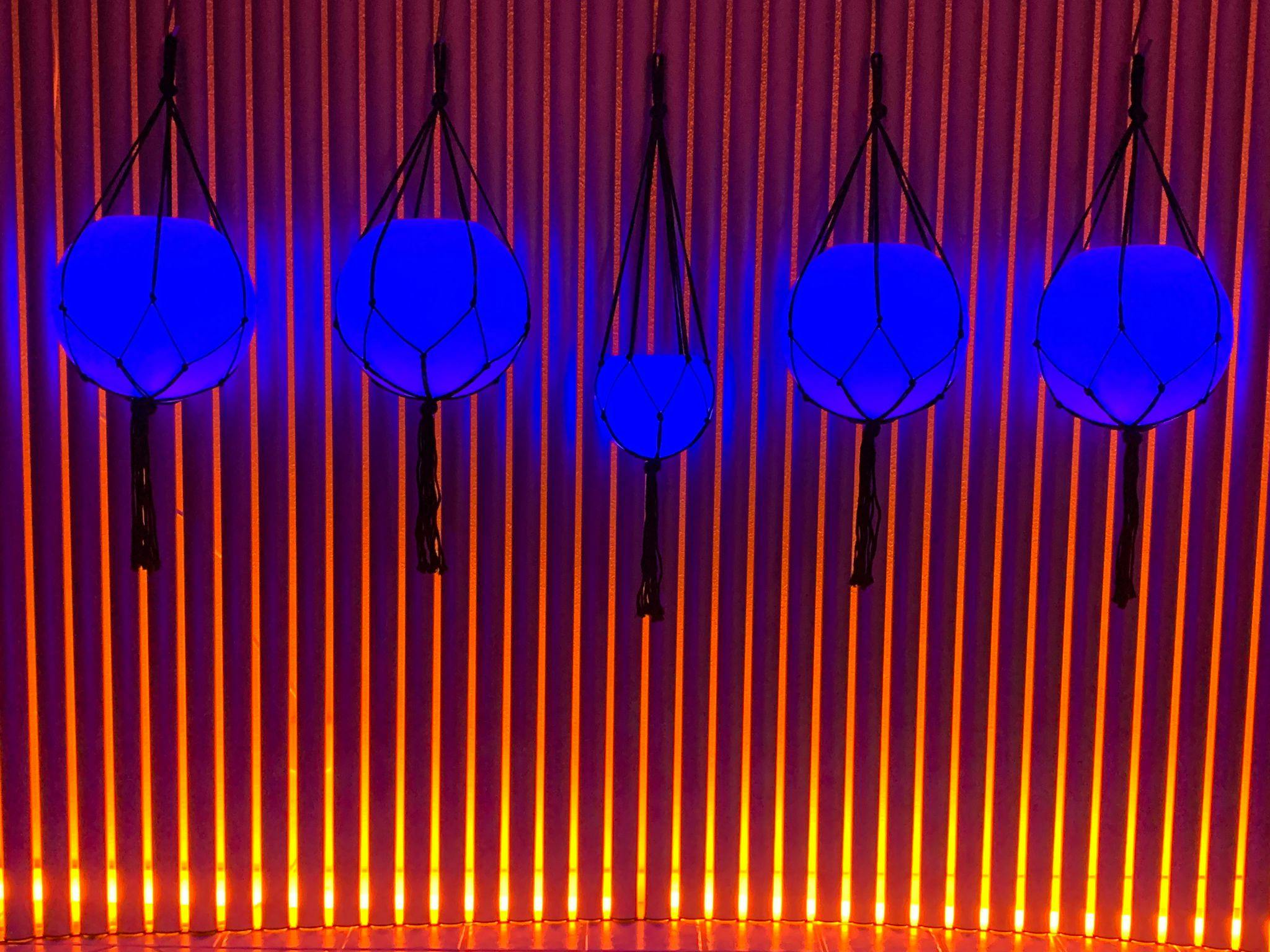 Hyr hängande LED bollar i nät - Uppladdningsbara