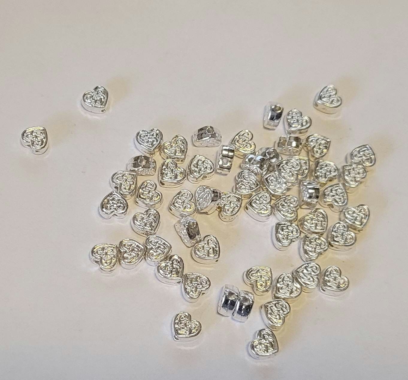 Mellandels pärlor metall hjärtan 100 stk