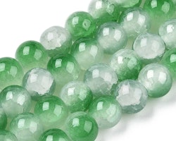 Tvåfärgade glaspärlor 8mm medium grönvit på sträng