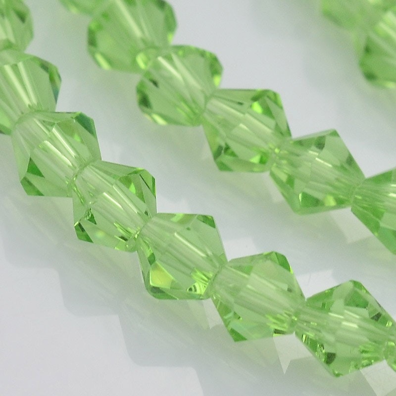 2093 Glaspärla bicone 4mm på sträng grön