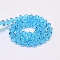 3090 Glaspärlor bicones 6mm på sträng transparent deep sky blue