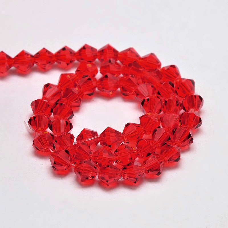 3096 Glaspärlor bicones 6mm på sträng transparent red