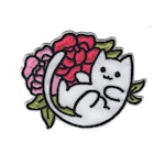 Katt bland rosor