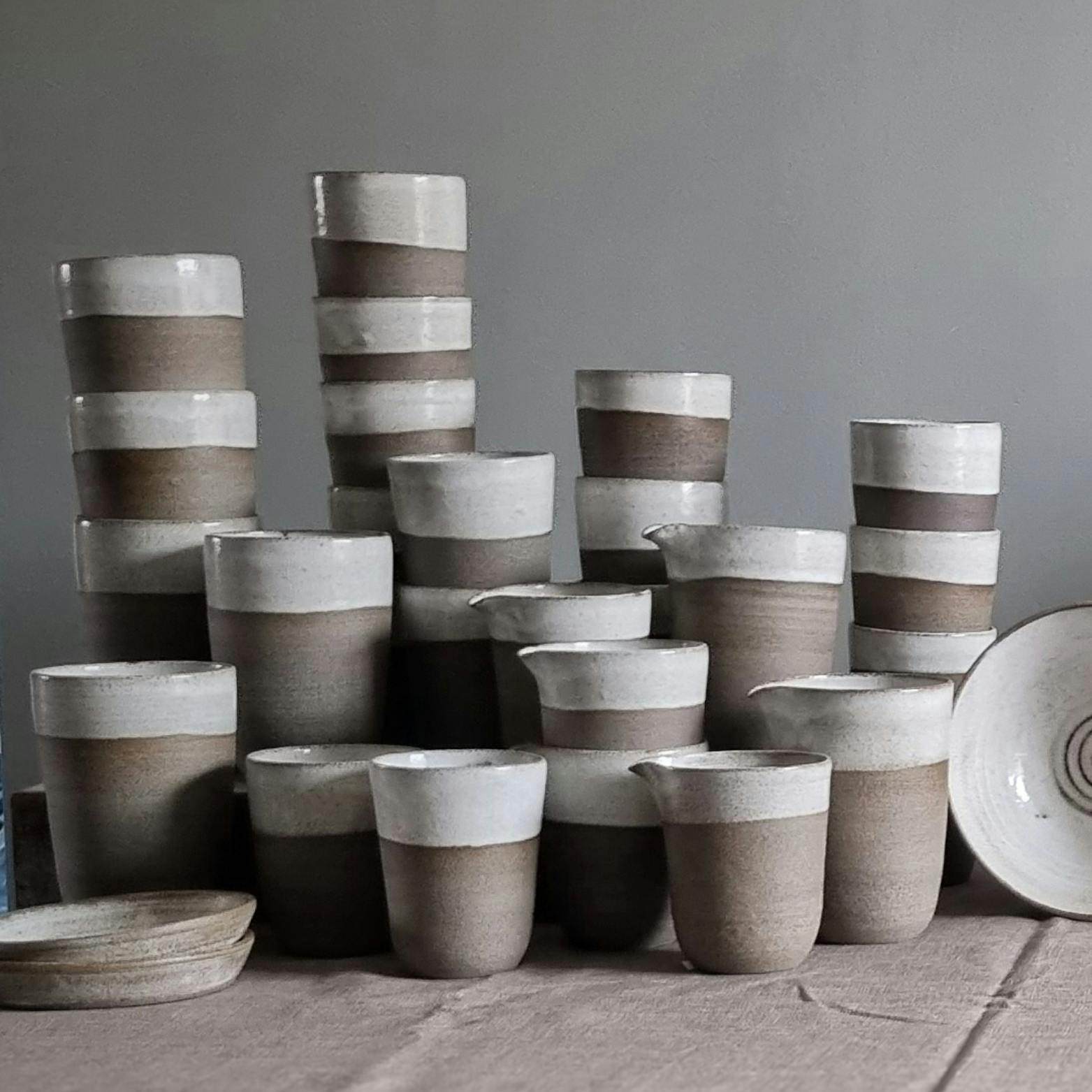 Drejade muggar av Ellen Lannemyr, Lervis keramikverkstad