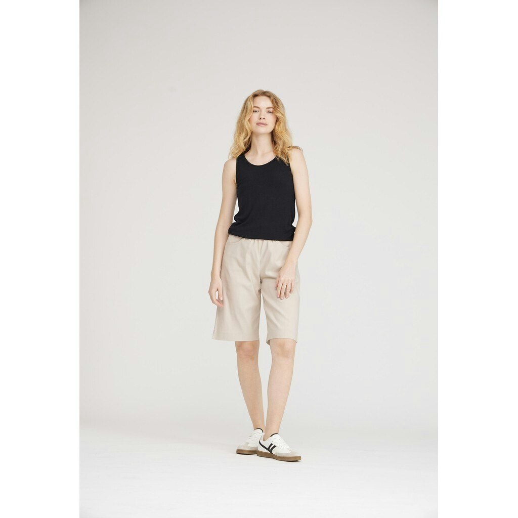 Donna loose shorts sand