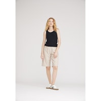 Donna loose shorts sand