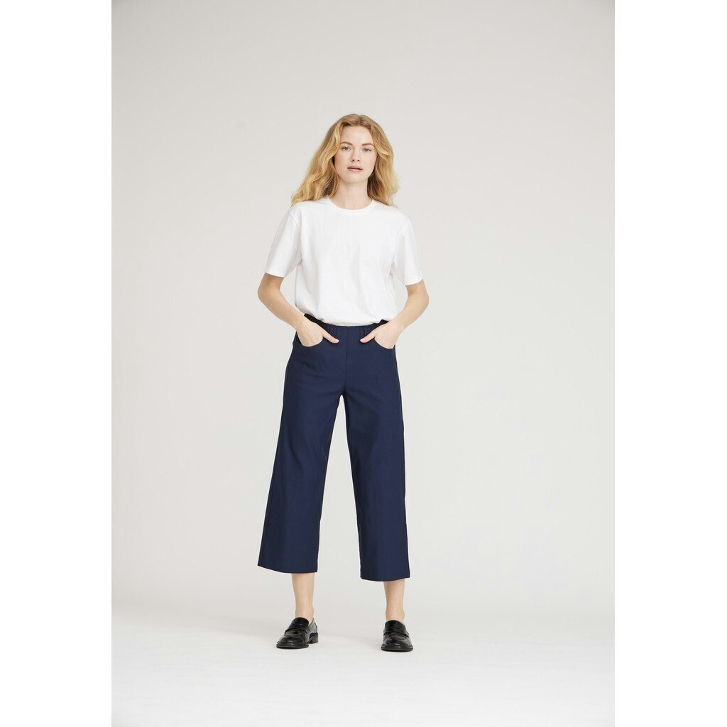 Donna loose cropped marinblå