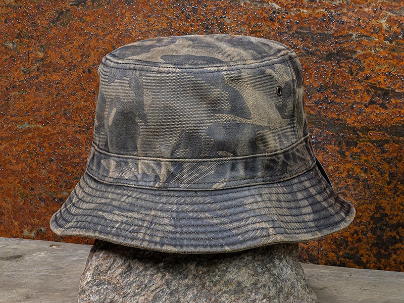 ヒューマンメイドKAWS MADE CAMO BUCKET HAT