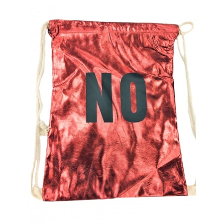 Gympapåse med texten "NO", rödaktig