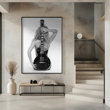 Lady And The Les Paul