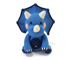 Amigurumi kit Blå Triceratops • Dinosaurie • Virkset gosedjur • DIY-kit • Crochetbykim
