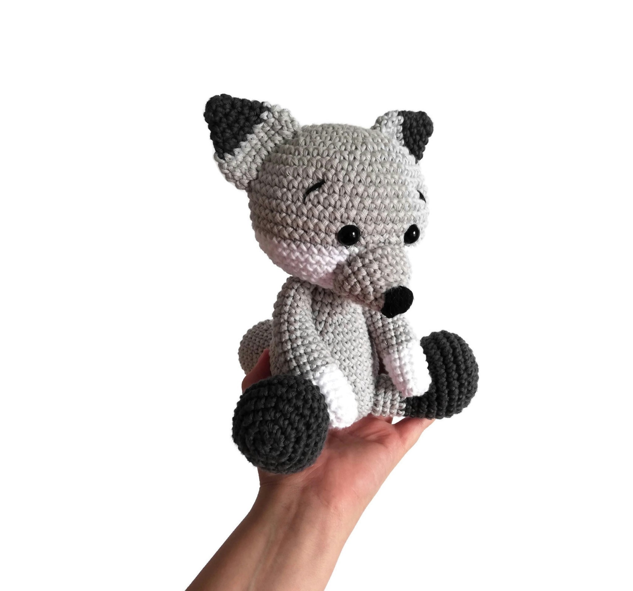 DIY kit Varg • Skogsdjur • Virkset gosedjur • Do it yourself kit • Crochetbykim