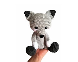 Amigurumi kit Varg • Skogsdjur • Virkset gosedjur • DIY-kit • Crochetbykim