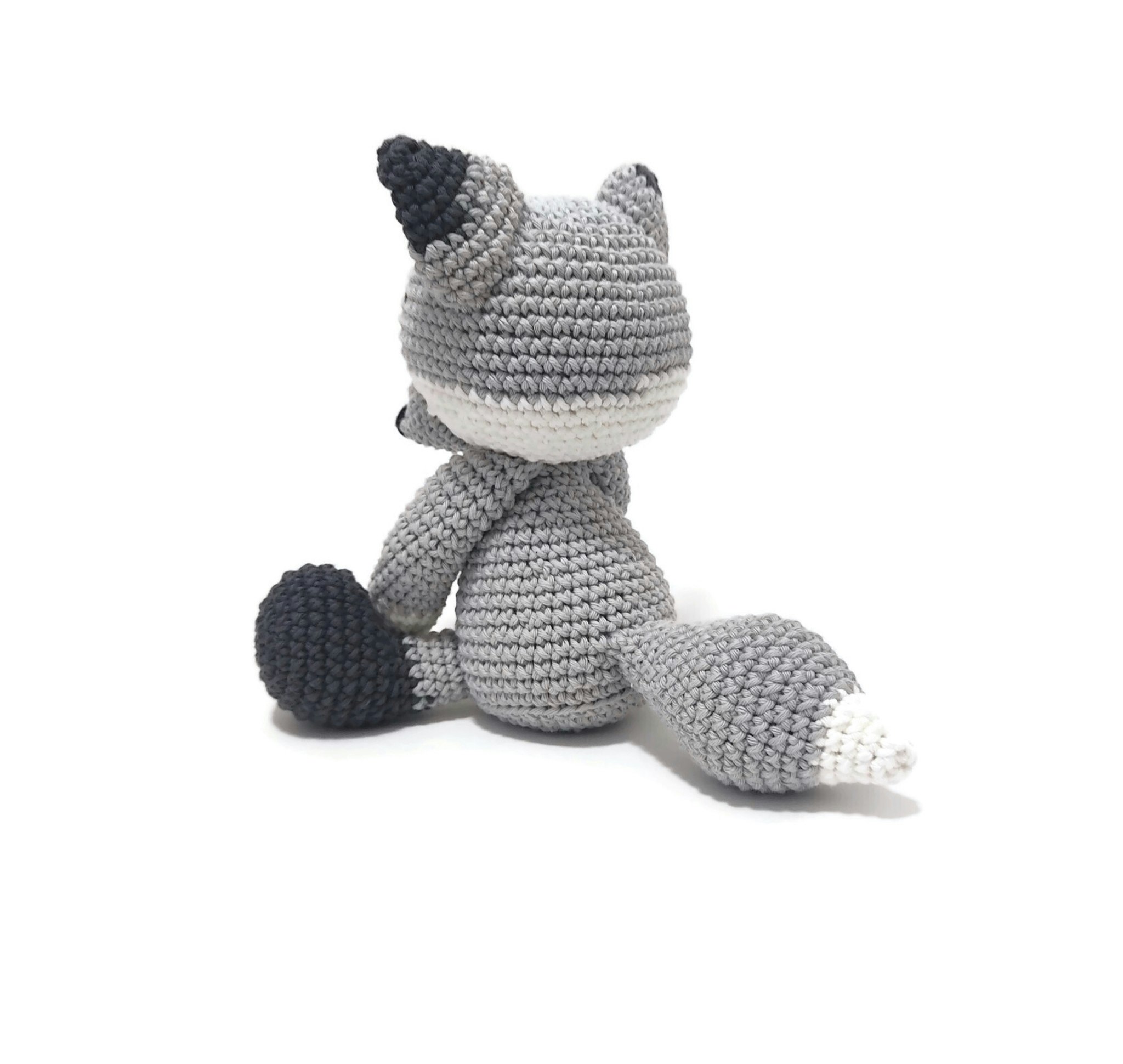 DIY kit Varg • Skogsdjur • Virkset gosedjur • Do it yourself kit • Crochetbykim