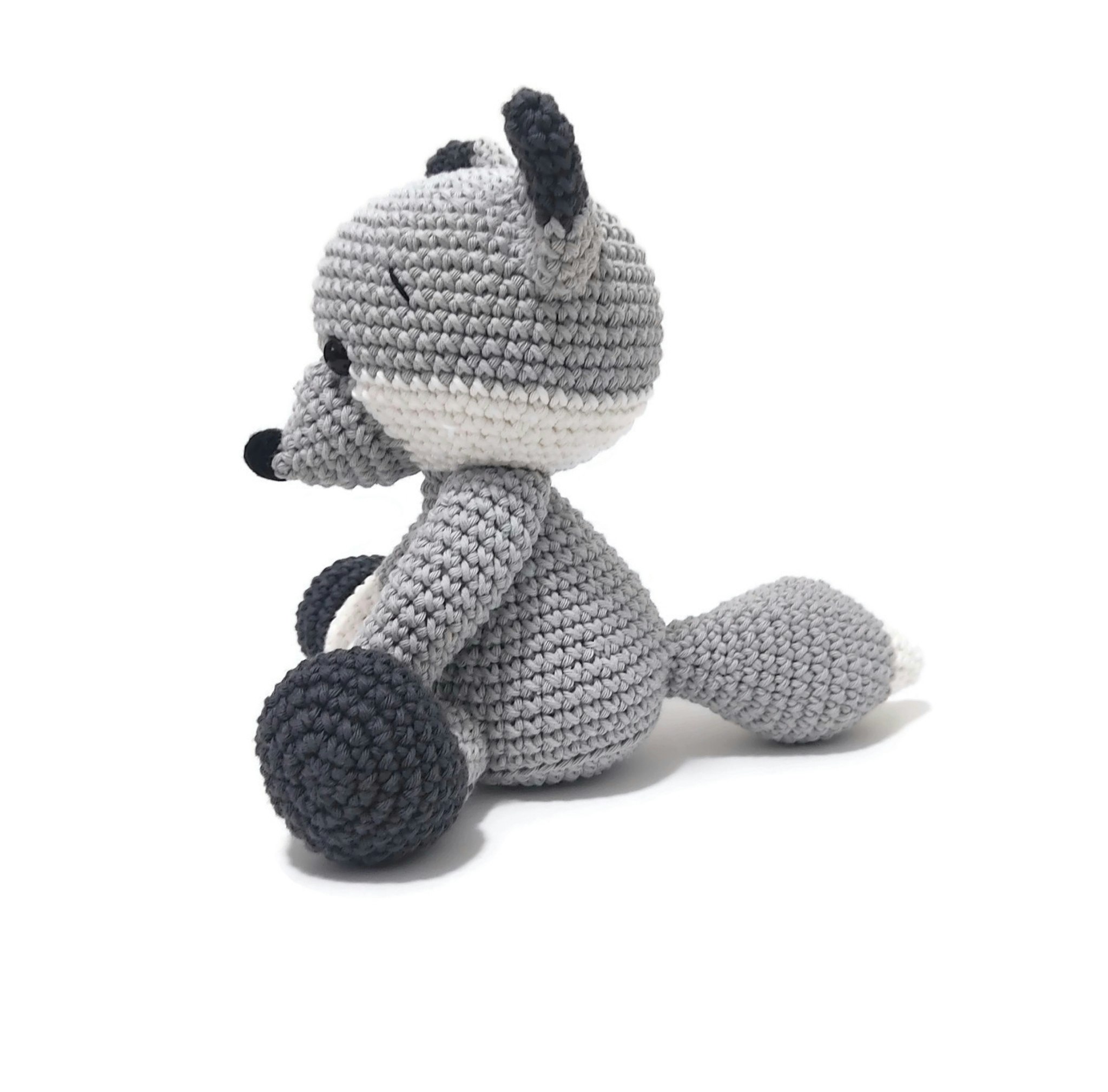 DIY kit Varg • Skogsdjur • Virkset gosedjur • Do it yourself kit • Crochetbykim