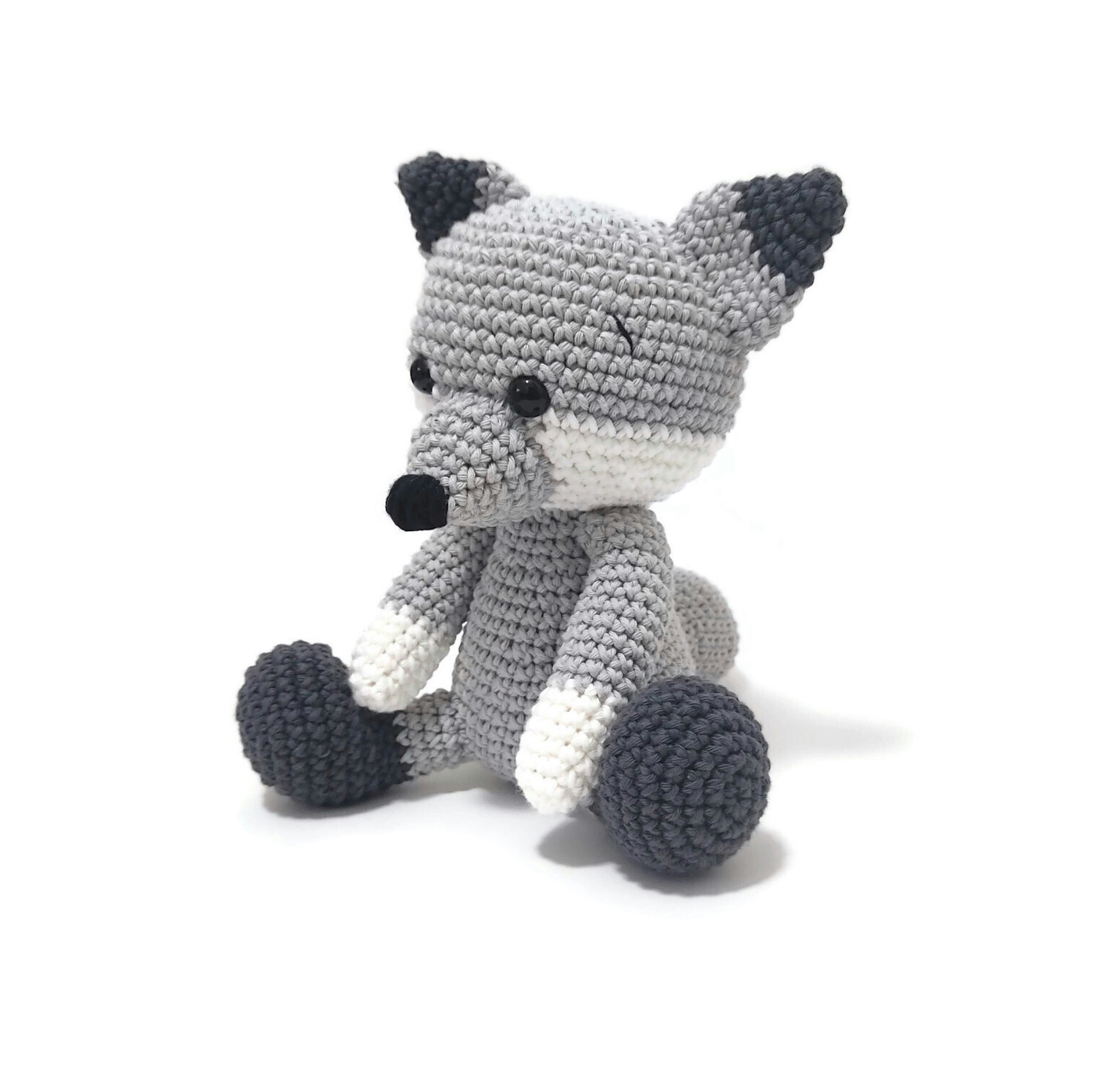 DIY kit Varg • Skogsdjur • Virkset gosedjur • Do it yourself kit • Crochetbykim
