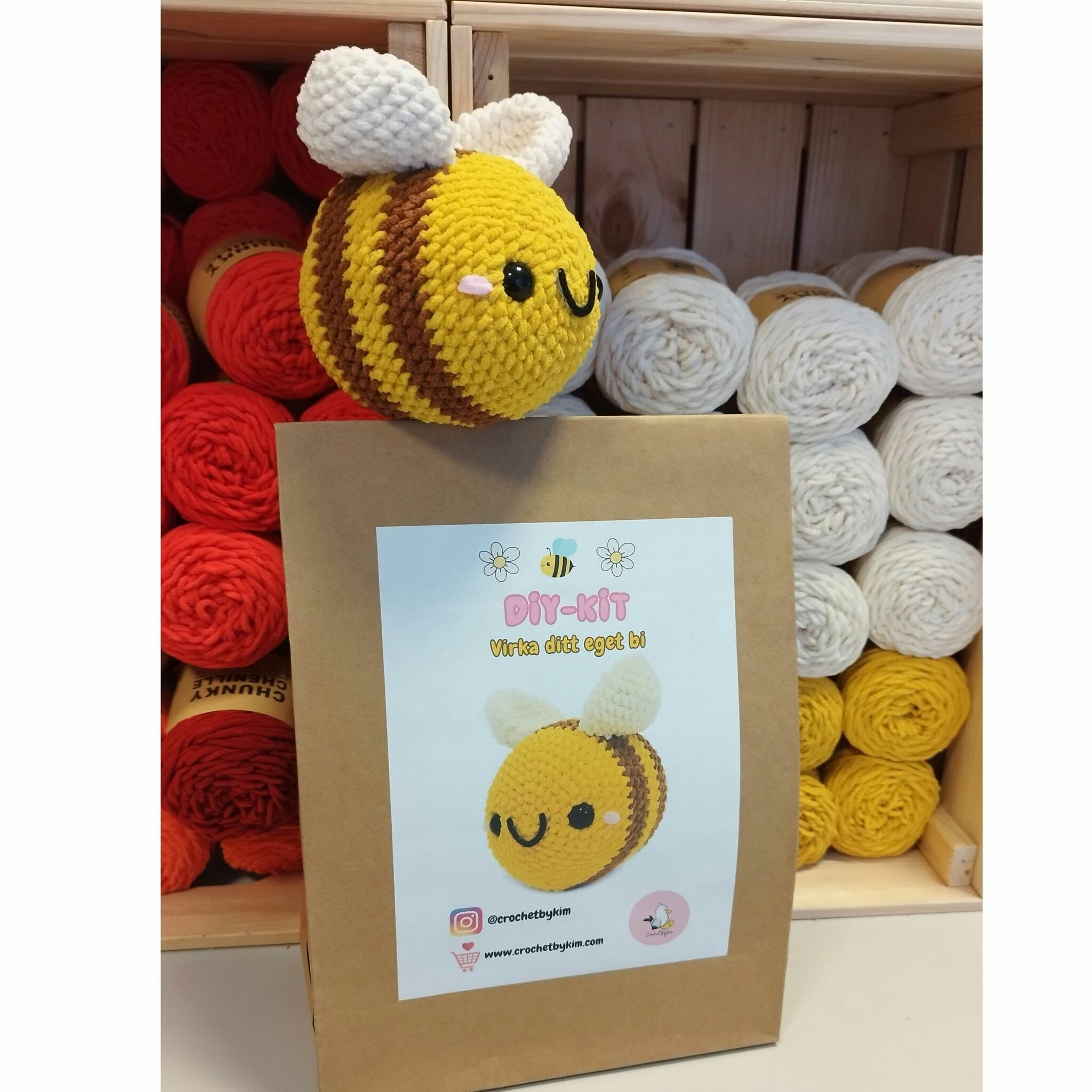 DIY Kit Jelly Bi Original• Virkset gosedjur • Skapa ditt eget bi • Crochetbykim