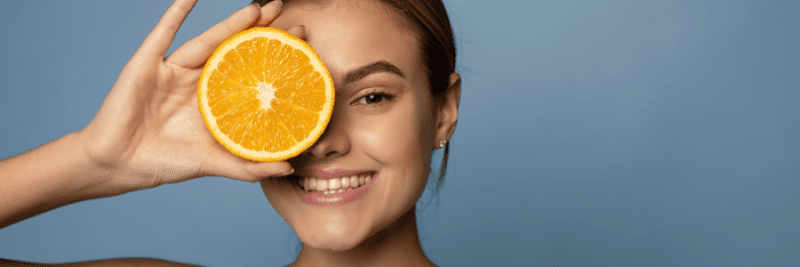 Alt du trenger å vite om Vitamin C i hudpleie: Fordeler og bruksområder