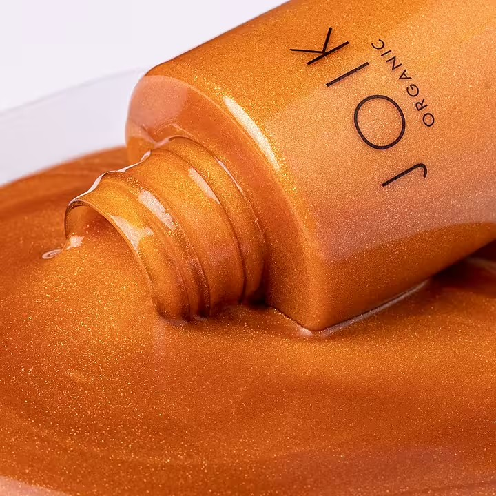 Joik Bronze and Shimmer Body Oil – Økologisk skimmerolje som gir huden en solkysset bronseglød med nærende tindved, arganolje og sheasmør.